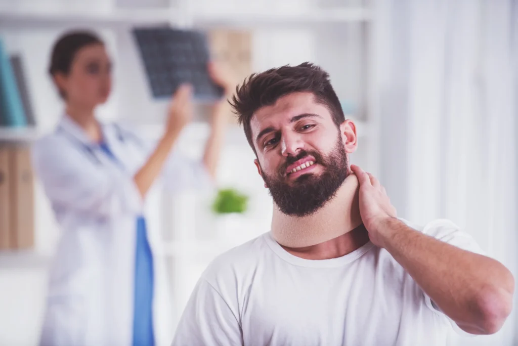 injured man with neck brace